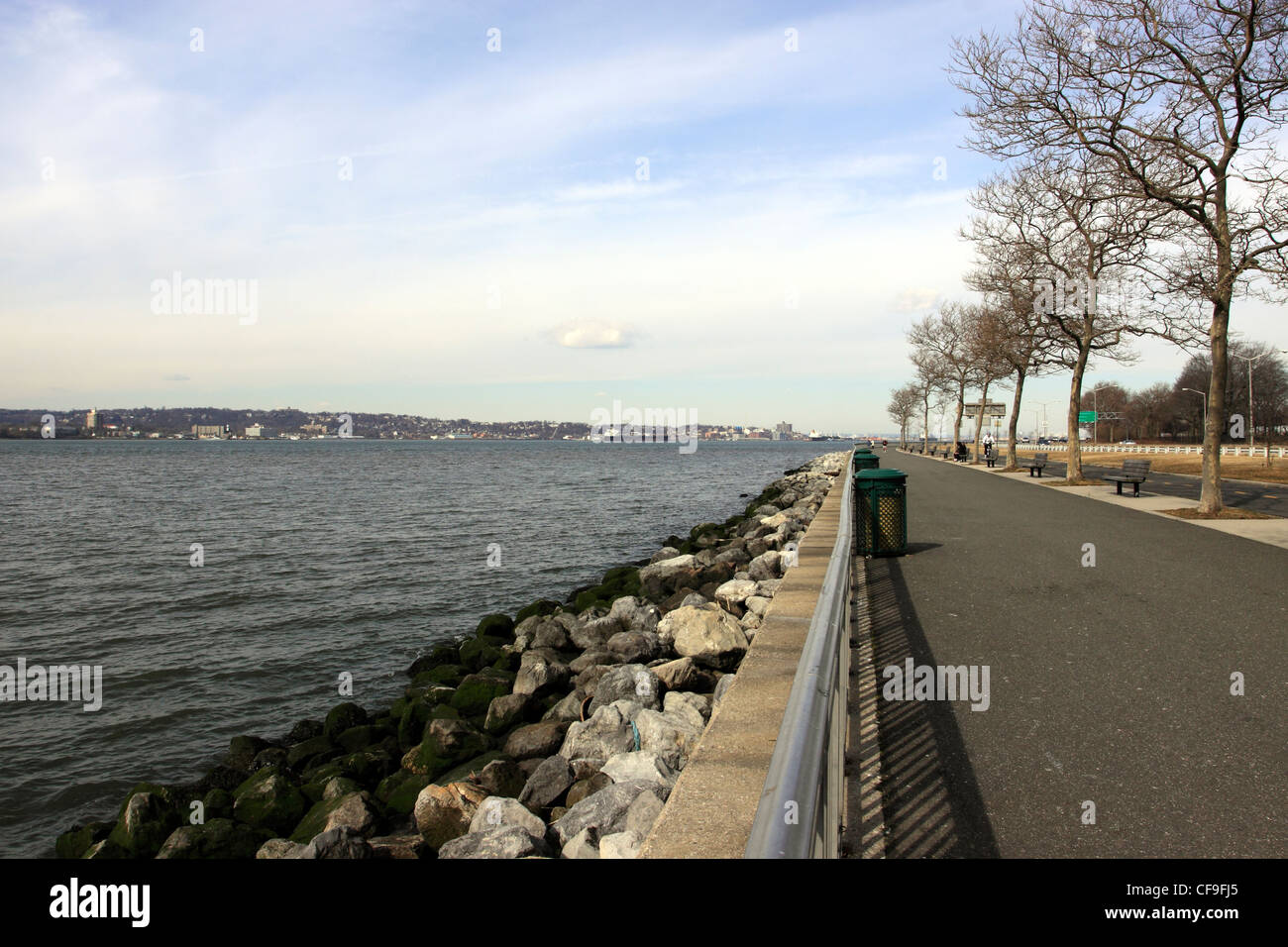 Il Waterfront Park vicino il Verrazano Narrows Bridge Brooklyn New York City Foto Stock