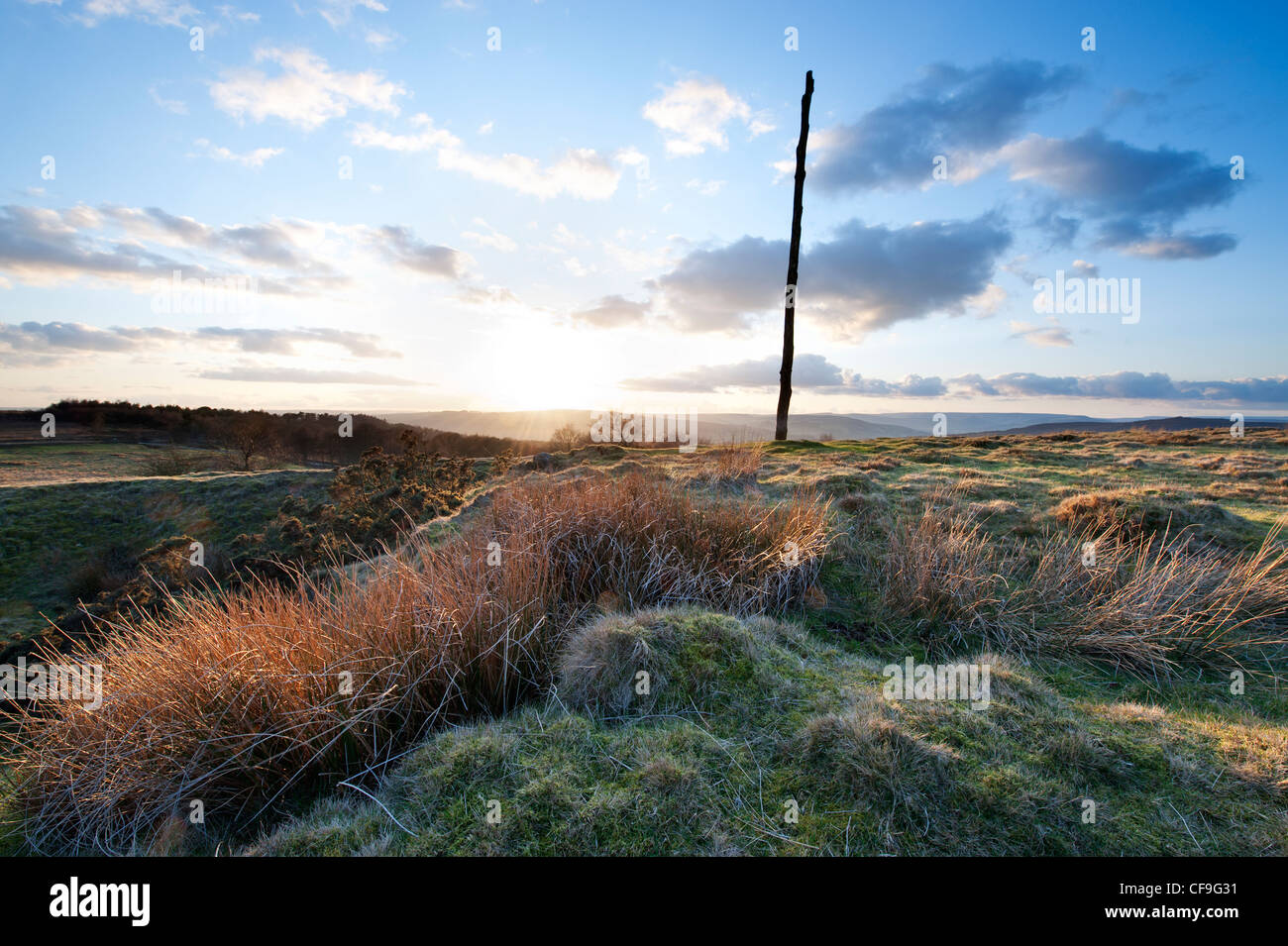 Il palo di legno sul Longshaw Station Wagon nel Derbyshire Gran Bretagna Foto Stock
