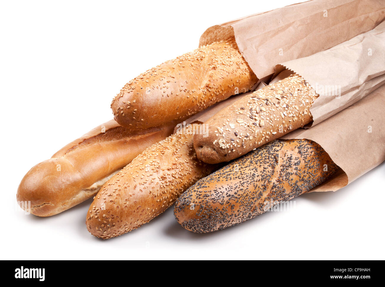Baguette francese con sesamo e semi di papavero su sfondo bianco Foto Stock