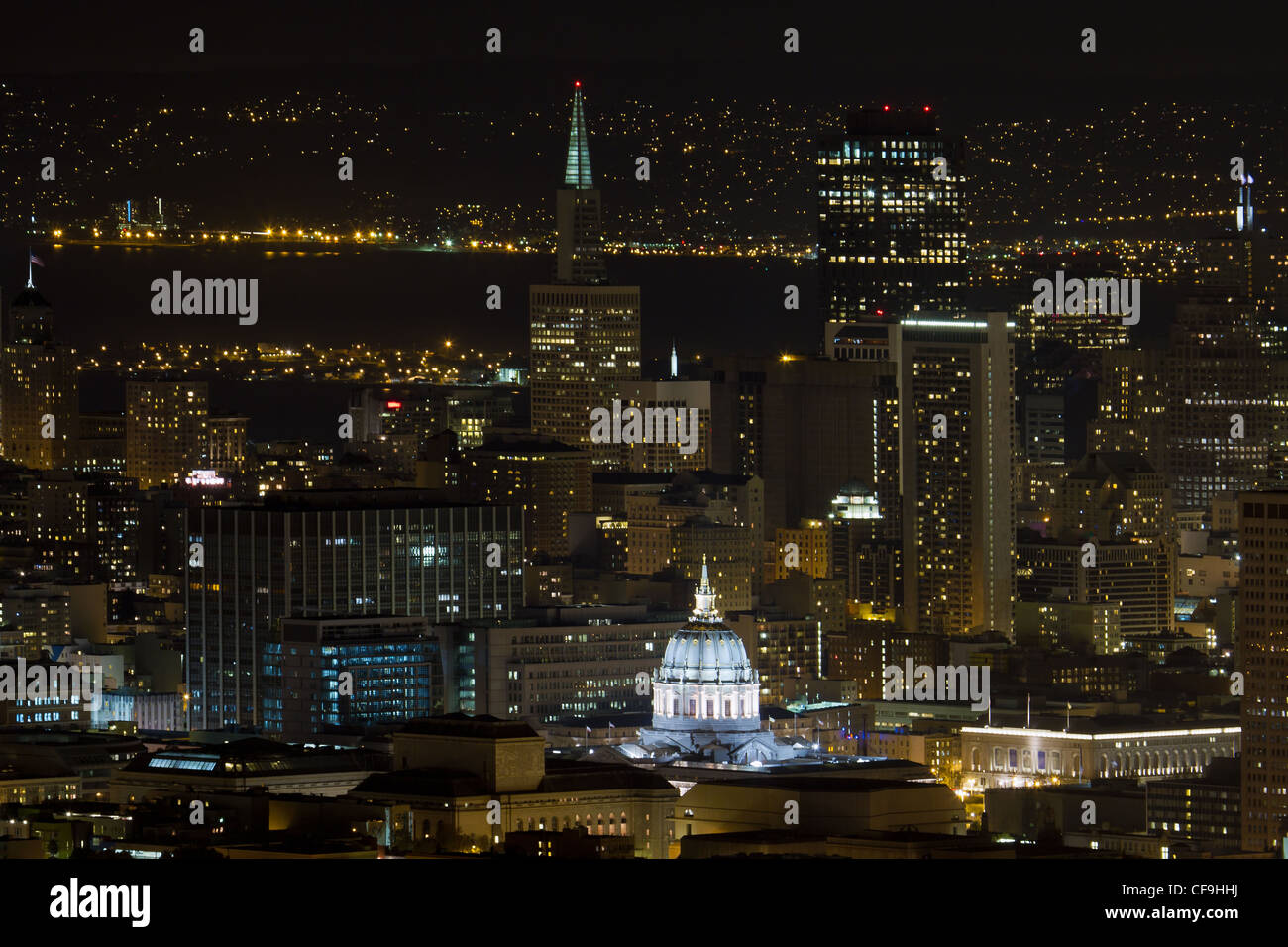 San Francisco California Cityscape con City Hall illuminata di notte Foto Stock