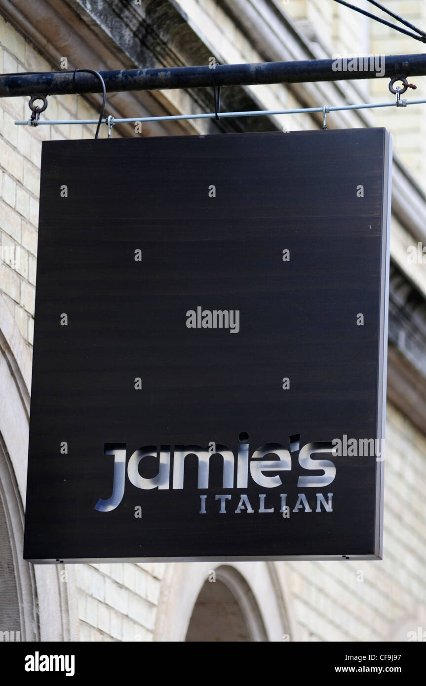 Jamie's Italian Restaurant Sign, Wheeler Street, Cambridge, Inghilterra, Regno Unito Foto Stock