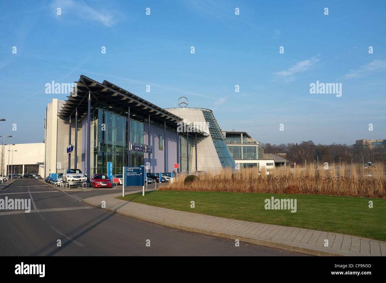 Mondo Mercedes showroom di Brooklands, Surrey Foto Stock