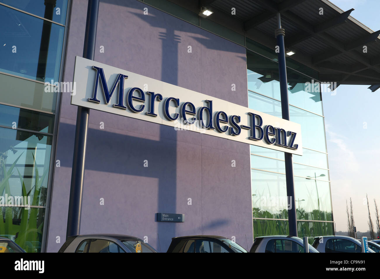 Mercedes Benz firmare al mondo Mercedes a Brooklands, Surrey Foto Stock