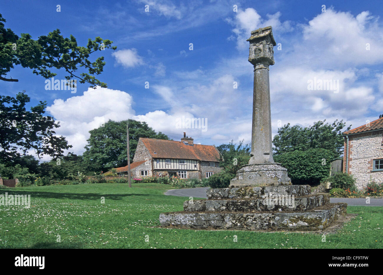 Monumento di villaggio grande Walsingham NORFOLK REGNO UNITO Foto Stock