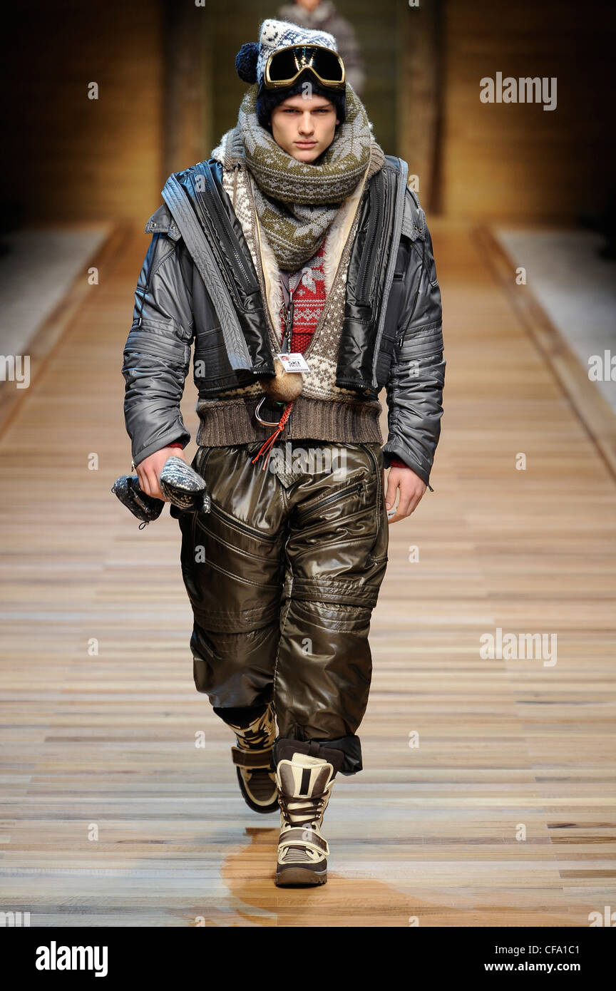 D&G Milano pronto a indossare abbigliamento Uomo Autunno Inverno strati di freddo  estremo meteo sci indossare cappellino, occhiali, giacca di pelle Foto  stock - Alamy