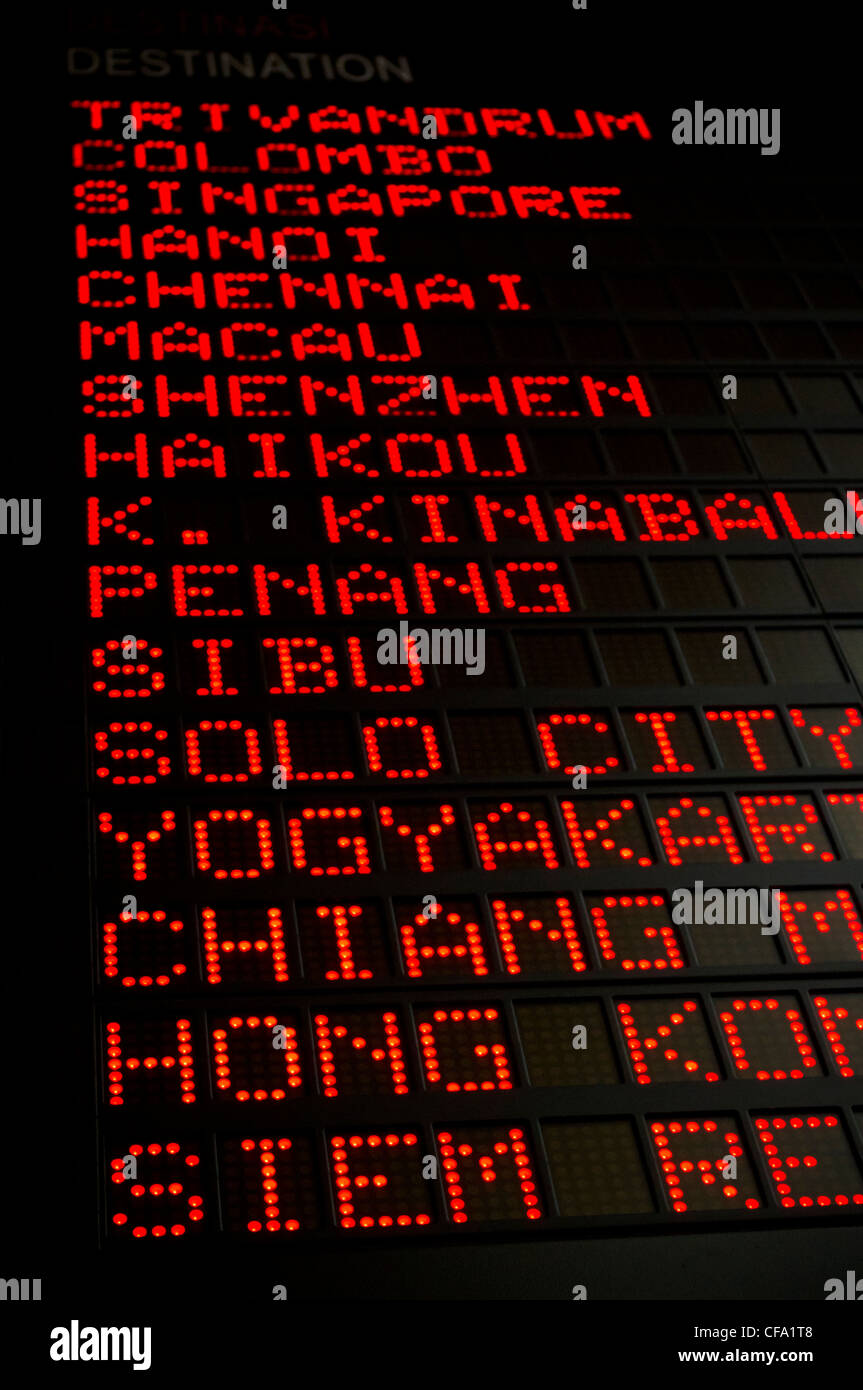 Partenze aeroporto di bordo che mostra le destinazioni asiatiche. Foto Stock