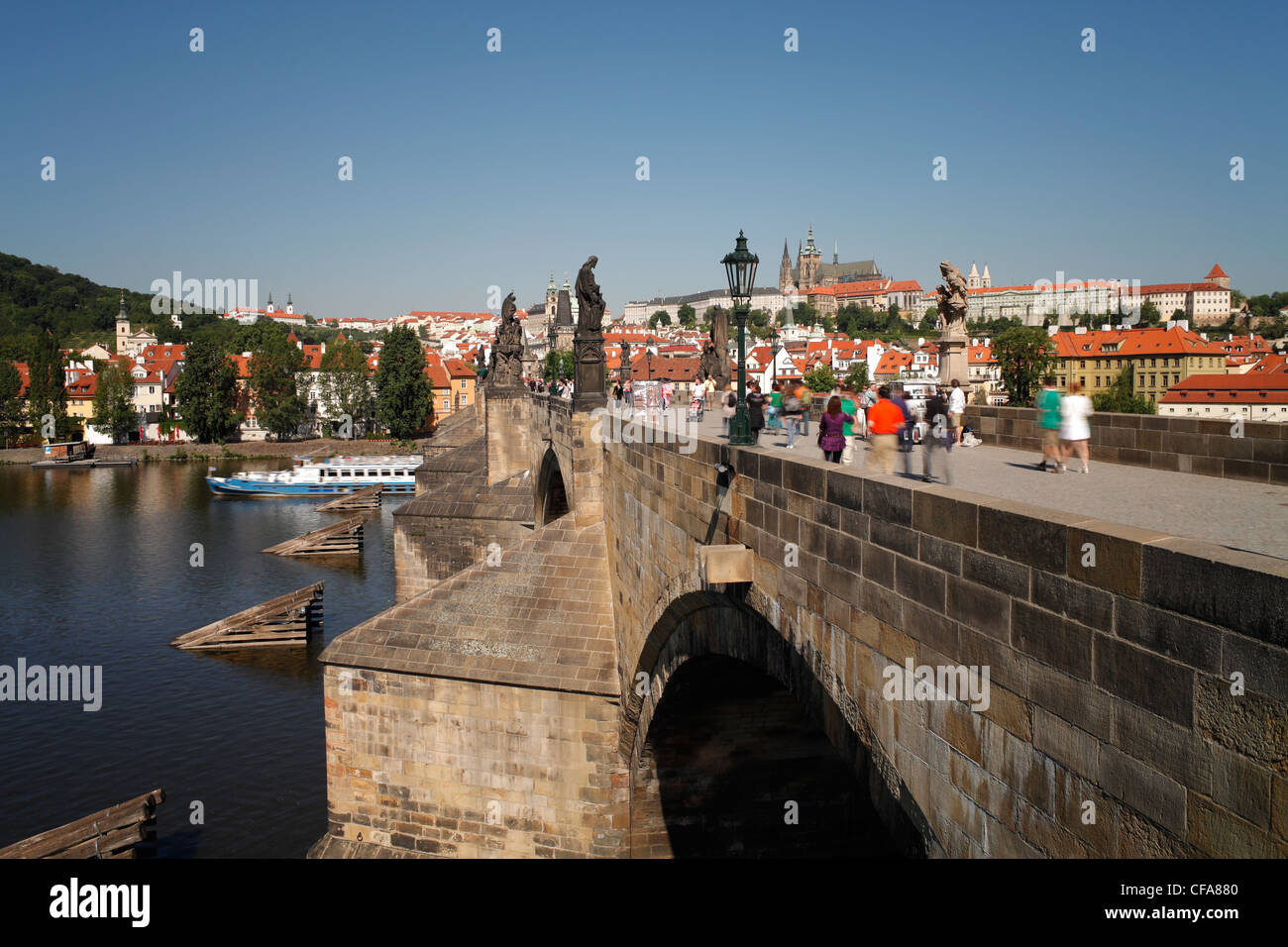 Cattedrale di San Vito, il Ponte Carlo e il Castello di Buda, Praga, Repubblica Ceca Foto Stock