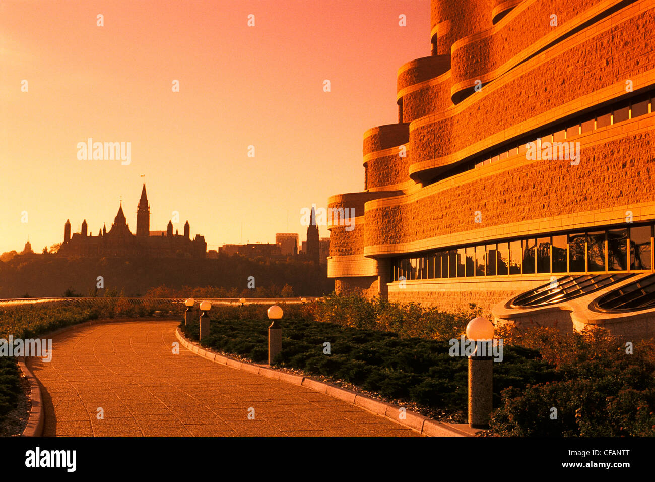 Il museo canadese della civiltà e gli edifici del Parlamento europeo in background di sunrise, Hull (Gatineau), Quebec, Canada Foto Stock