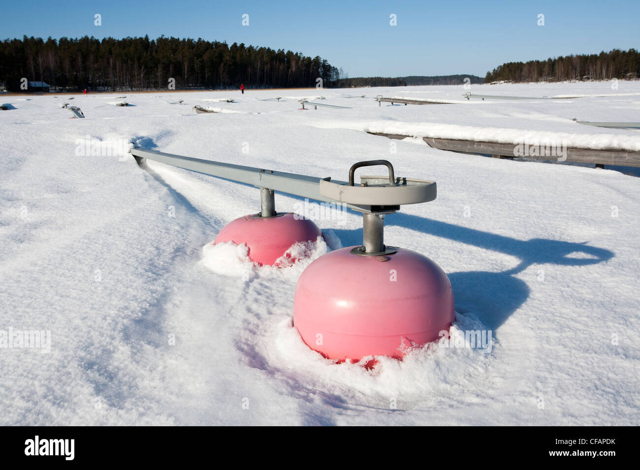 Congelati galleggianti in molo, Lappeenranta FINLANDIA Foto Stock