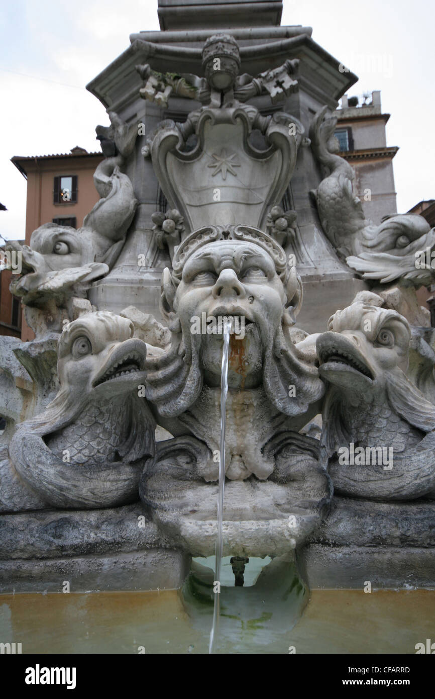 Fontana della Piazza Della Rotondain Roma Italia Foto Stock