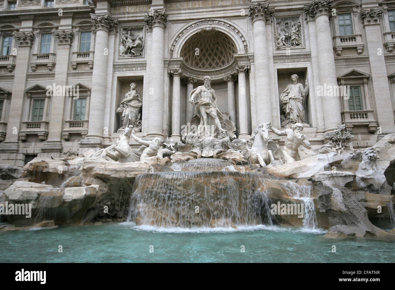 La barocca fontana di Trevi a Roma Italia Foto Stock