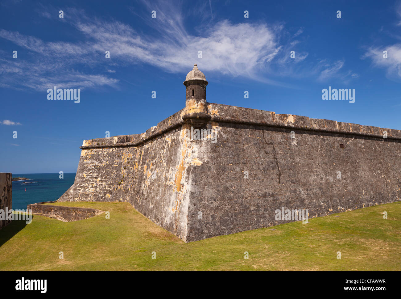 La vecchia San Juan, Puerto Rico - fossato asciutto al di fuori del Castillo San Felipe del Morro, la storica fortezza. Foto Stock