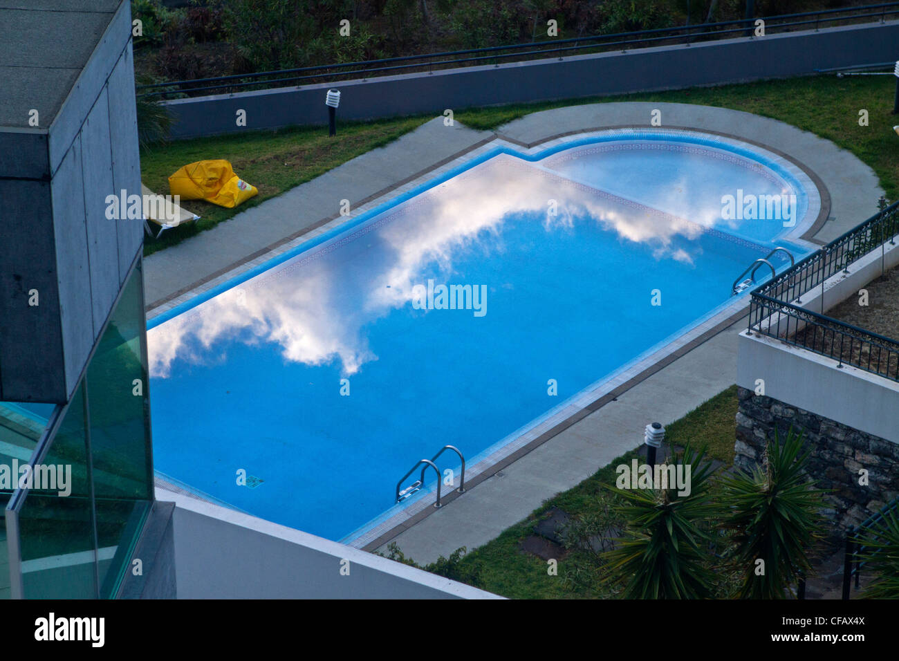 Le nuvole in piscina, Madeira, Portogallo Foto Stock