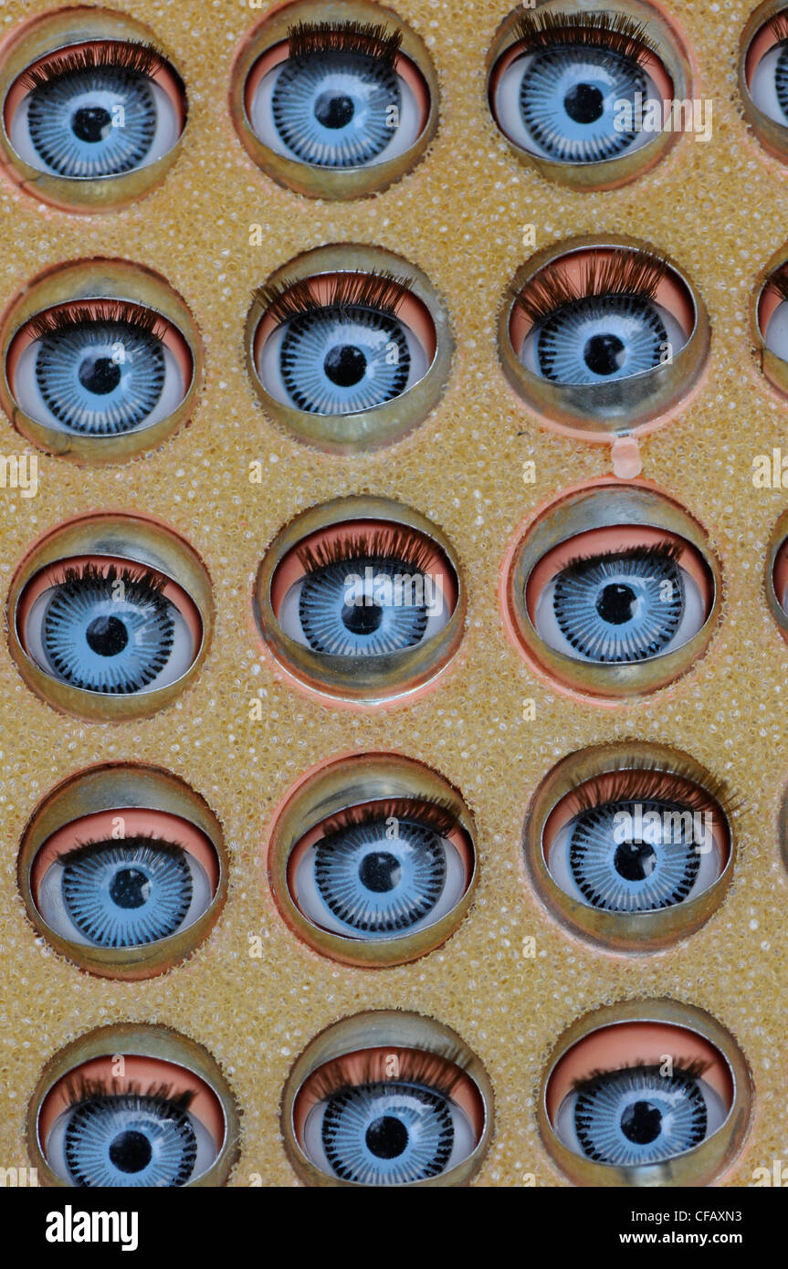 Occhio di vetro, occhi, vedere, concetti, bambole, allievo Foto stock -  Alamy