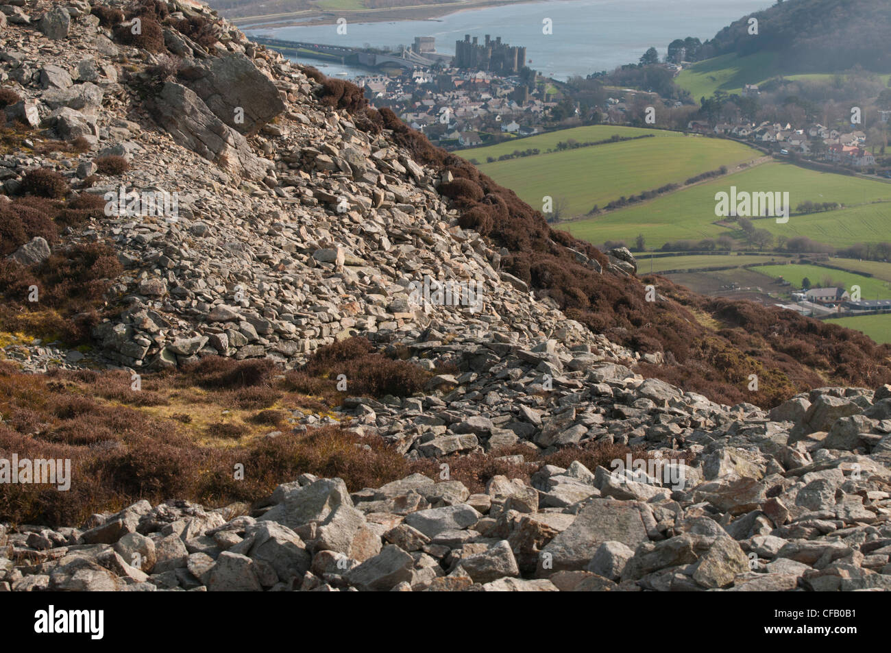 Hillfort e Conwy Castle Conwy Galles del Nord Foto Stock