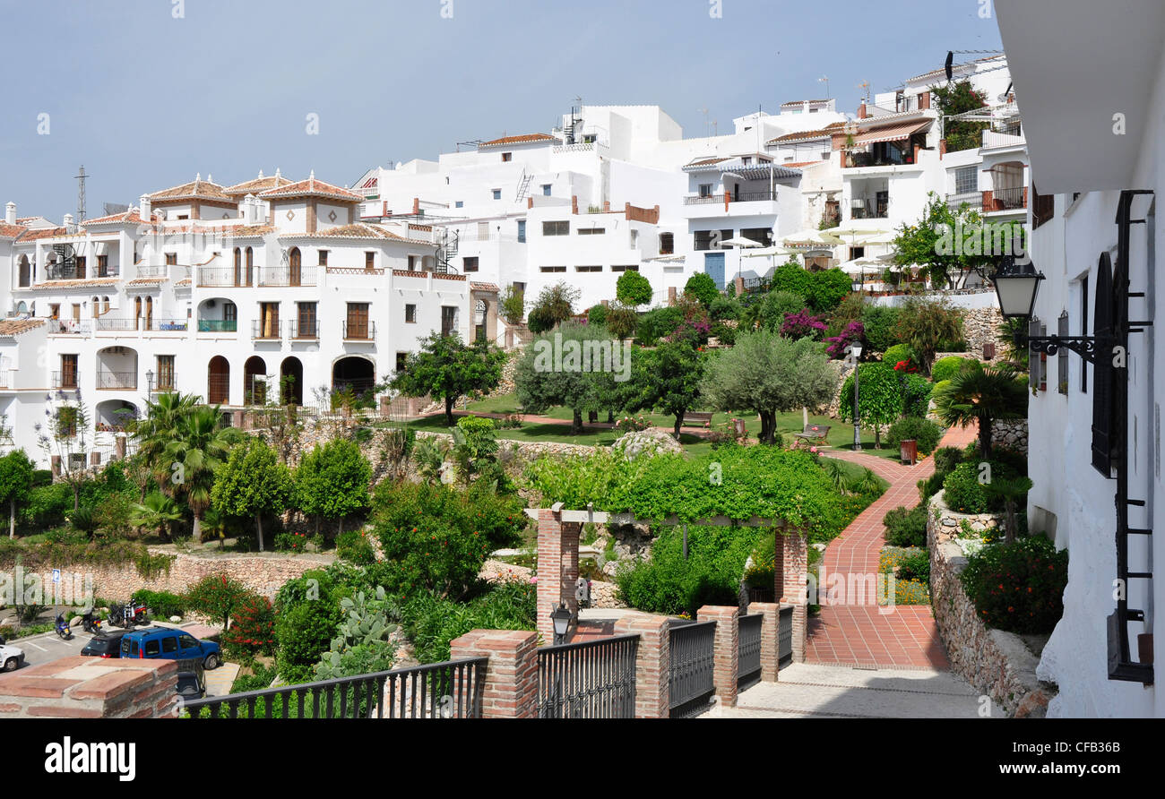 Spagna Andalusia Frigiliana - uno dei pueblos blancos o "villaggi bianchi" costruita ai piedi della Sierra Nevada Foto Stock