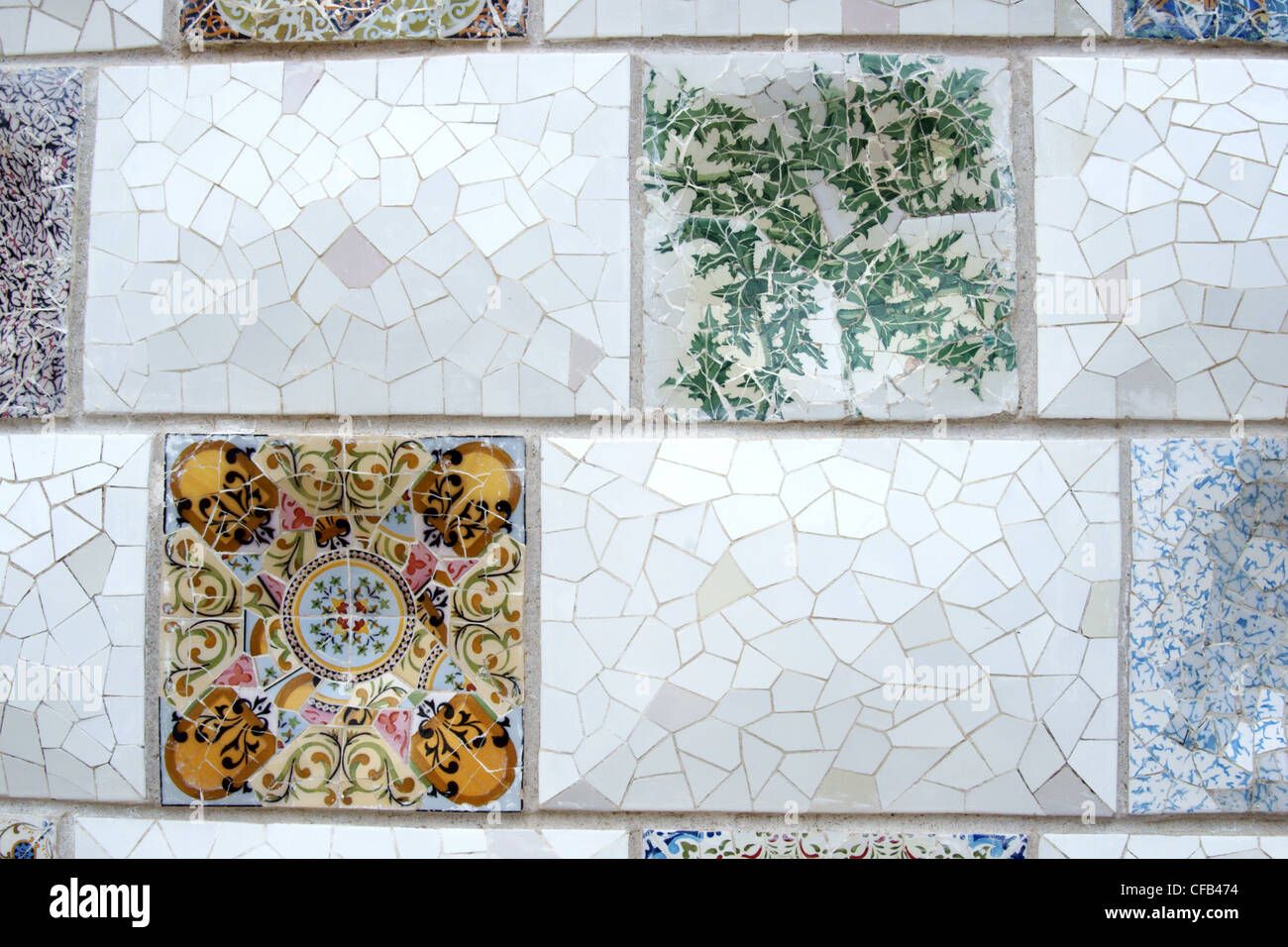 Muro di piastrelle piastrelle mosaico gaudi immagini e fotografie stock ad  alta risoluzione - Alamy