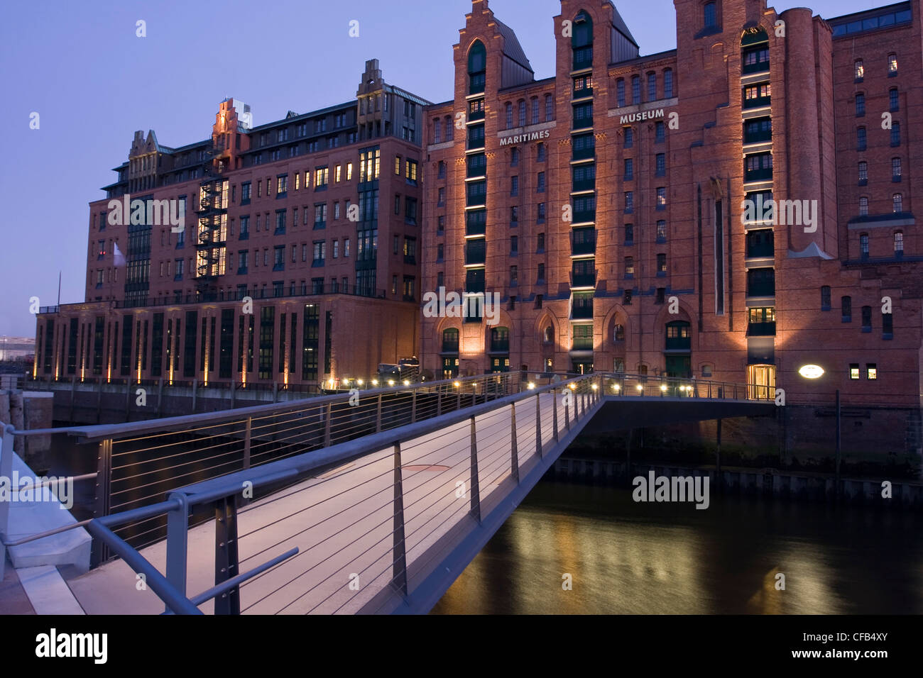 Il Maritime museum, Museo, Speicherstadt, porto vecchio, warehouse district, la costruzione, la costruzione, mattoni, acqua, Amburgo, Germania Foto Stock