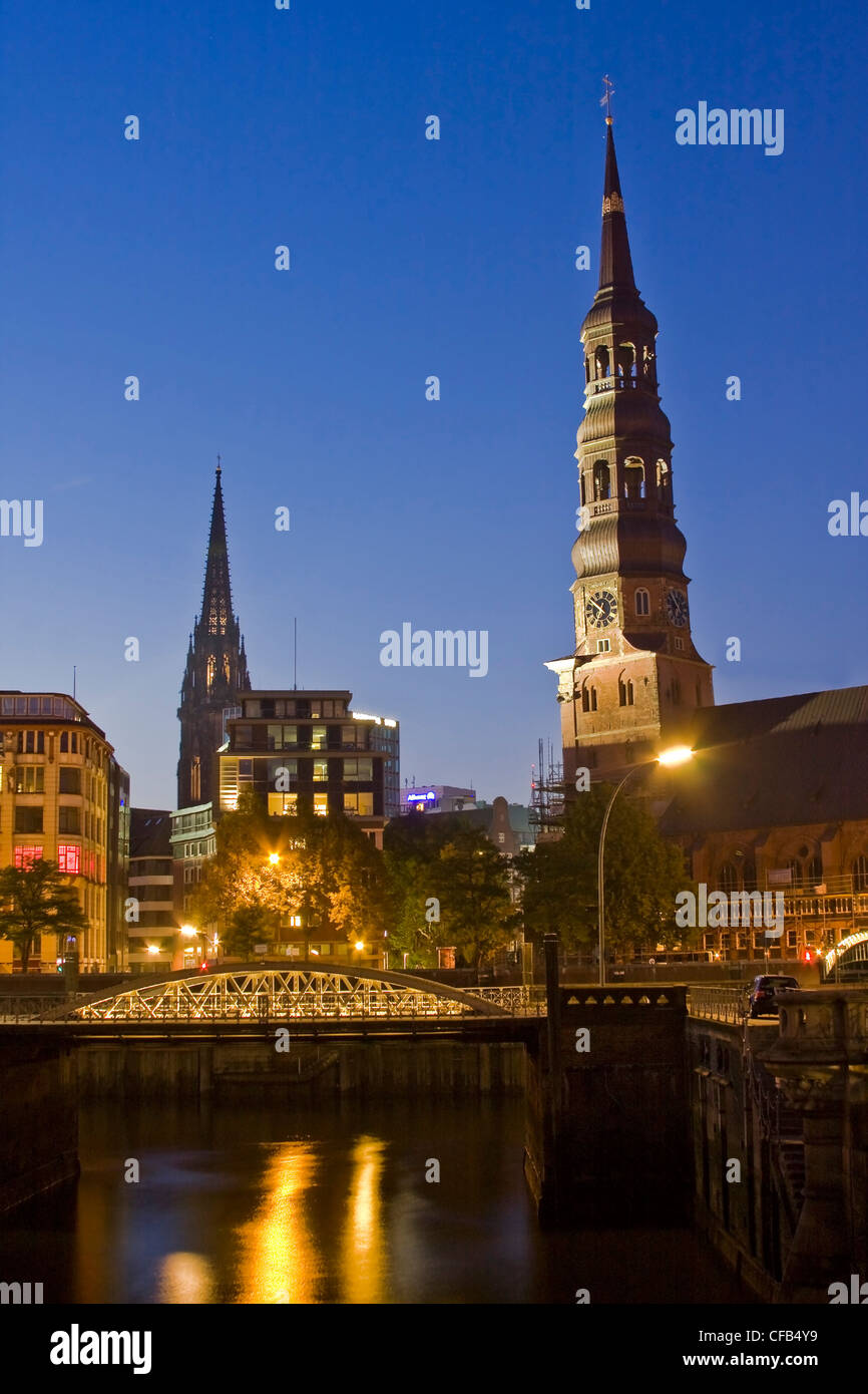 Speicherstadt, porto vecchio, warehouse district, la costruzione, la costruzione, mattoni, acqua, Amburgo, Germania, in Europa, di notte, San Foto Stock