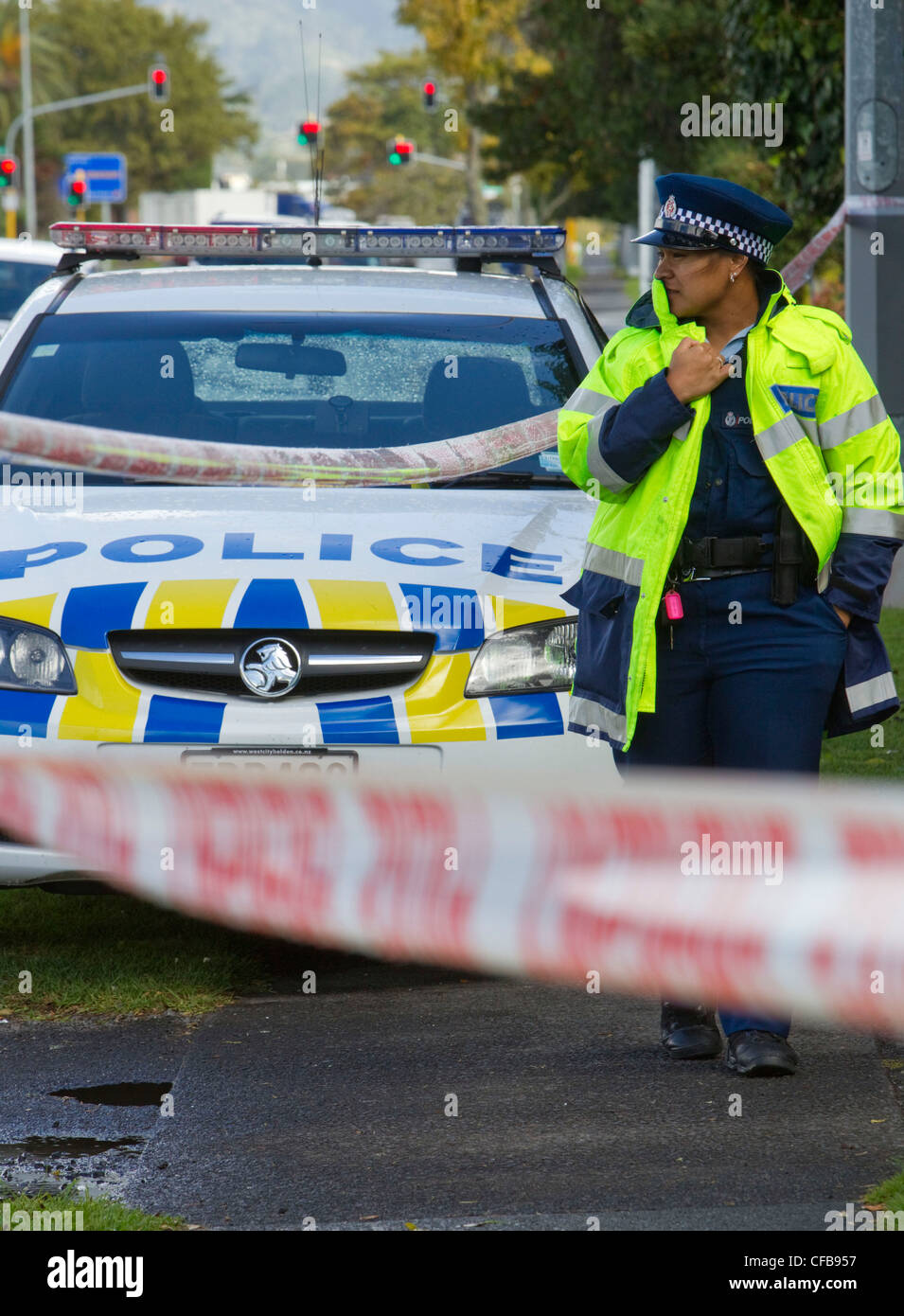 Polizia presso la scena in cui un corpo è stato trovato, Lincoln Road, Auckland, Nuova Zelanda Foto Stock