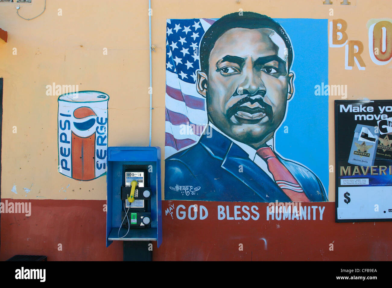 Poster della pittura di Martin Luther King con noi bandiera dietro di lui e lo slogan che Dio benedica l'umanità Foto Stock