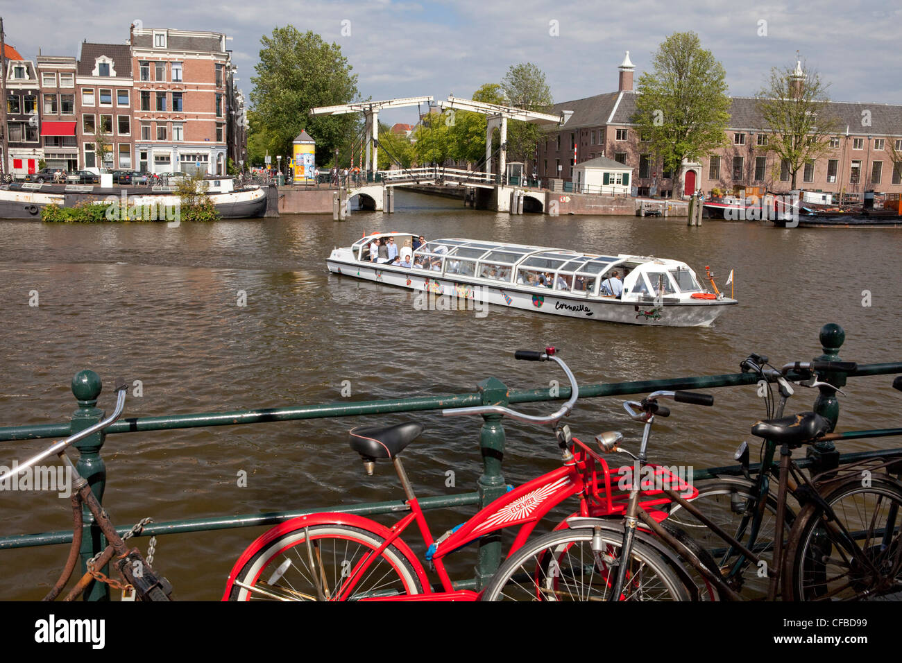 Città, Olanda, Europa Paesi Bassi, Amsterdam, bridge, biciclette, biciclette, moto, Gracht, barca Foto Stock