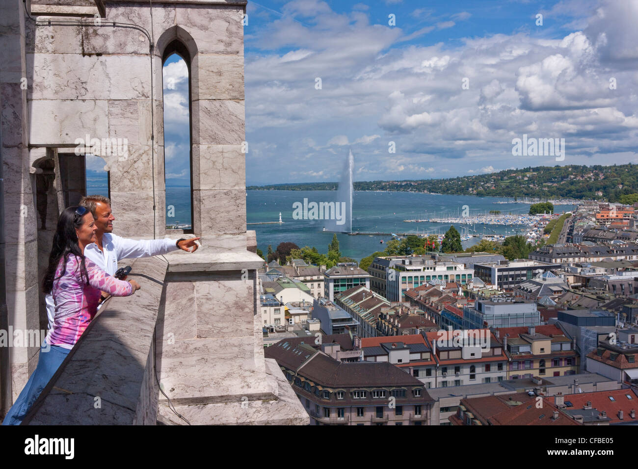 Il lago, il lago di Ginevra, il cantone di Ginevra, Svizzera Europa, paese, città, acqua, città, la città, la cattedrale di St Pierre Jet d'Eau, fountai Foto Stock