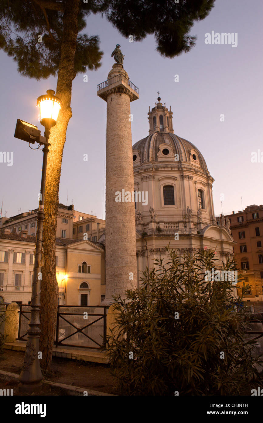 Roma - Colonna di Traiano e Santa Maria di Loreto chiesa Foto Stock