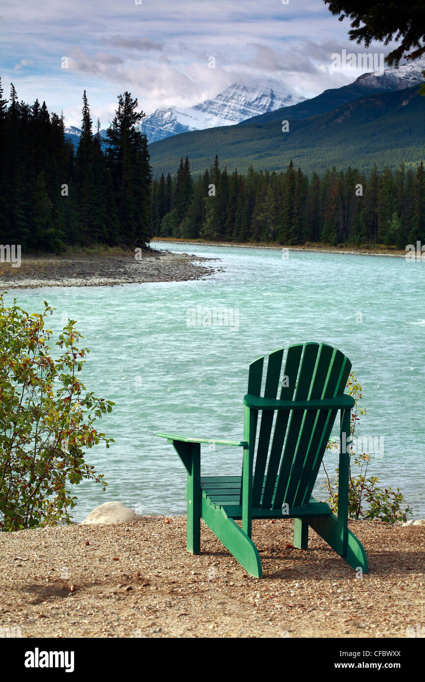 Sedia a sdraio con il Monte Edith Cavell, Jasper National Park, Alberta, Canada Foto Stock
