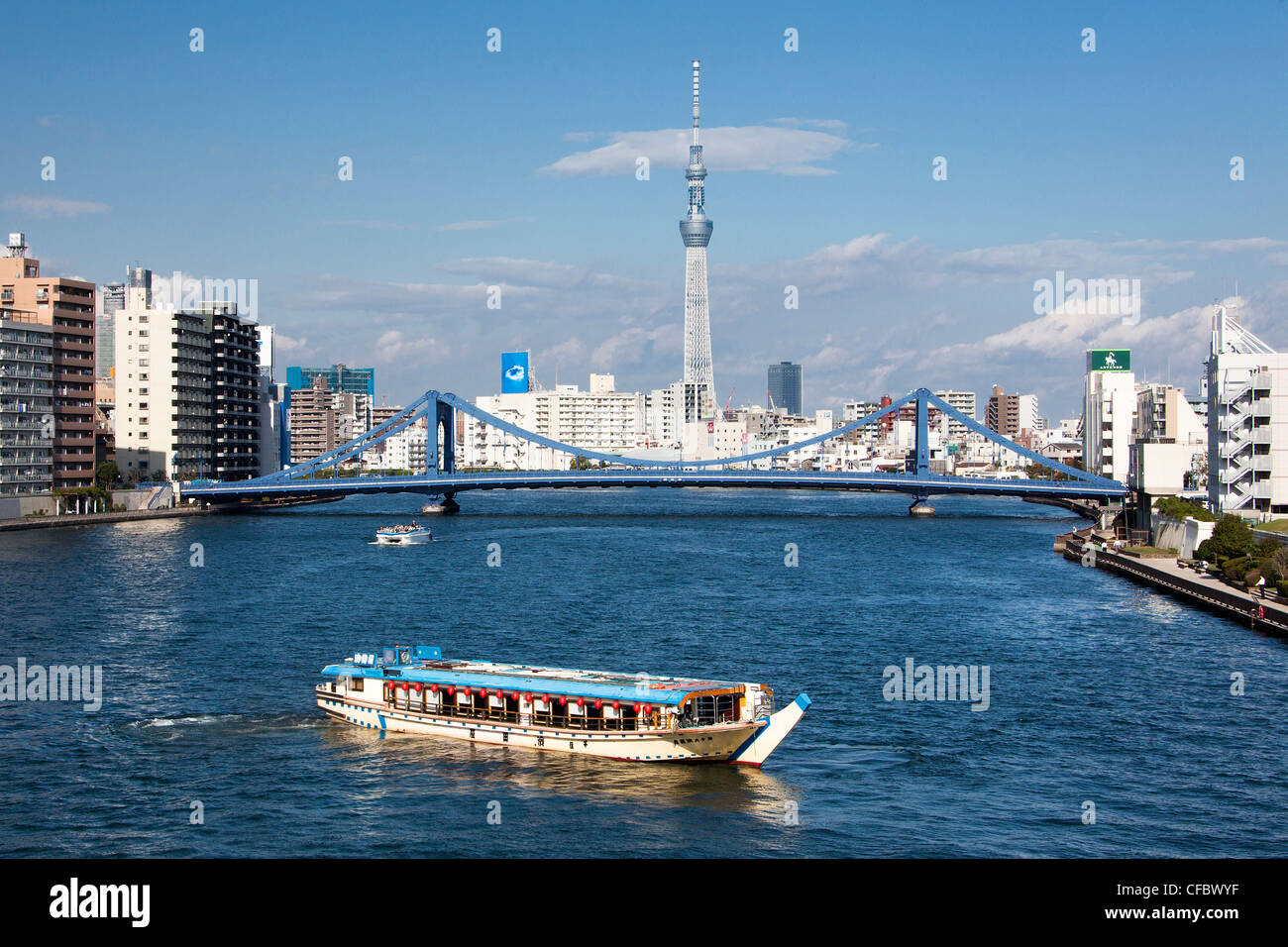 Giappone, Asia, Tokyo, città, Sumida River, Sky Tree Tower, acqua, blu, barca, bridge, luminoso, moderno, nuovo river, skyline, suspens Foto Stock