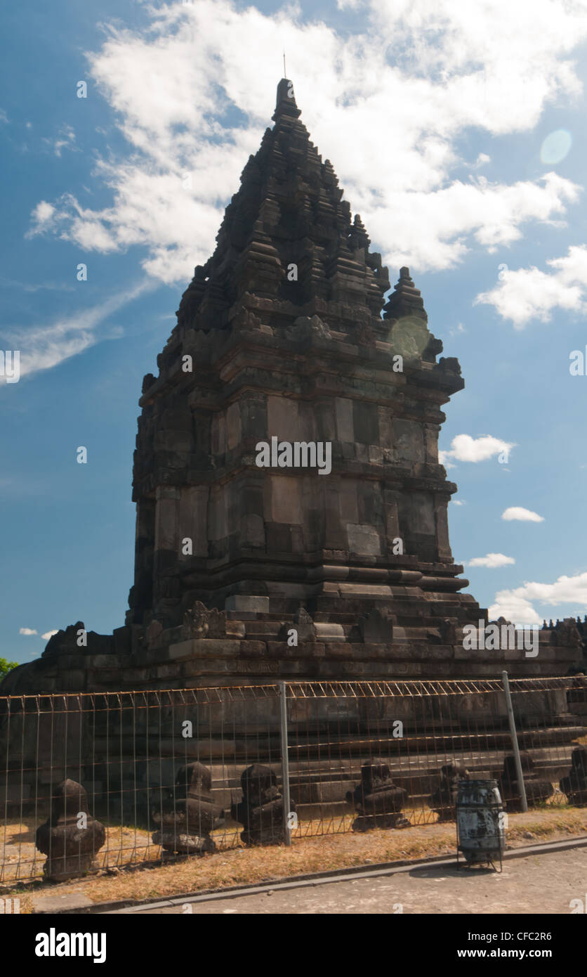 Tempio di Prambanan, tempio indù in Indonesia di forma simile a Angkor i templi in Cambogia Foto Stock