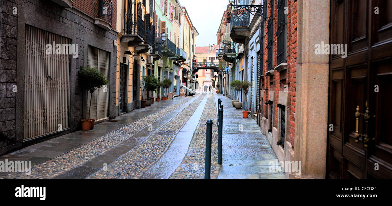 Street nella città di Vercelli Foto Stock