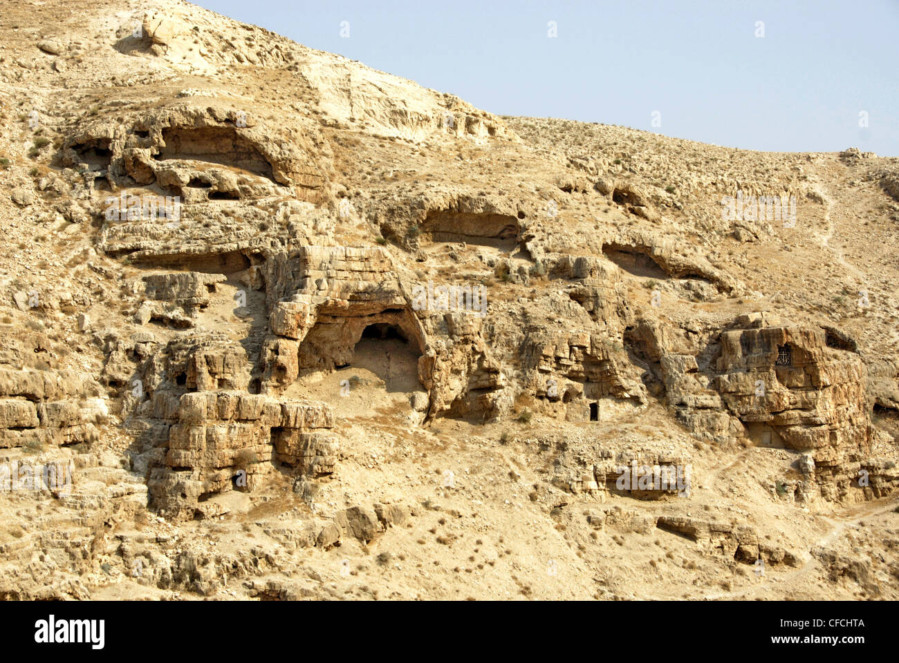 Monaco ascetico grotte presso il monastero di Mar-Saba (St Savva), il Deserto della Giudea, Israele Foto Stock