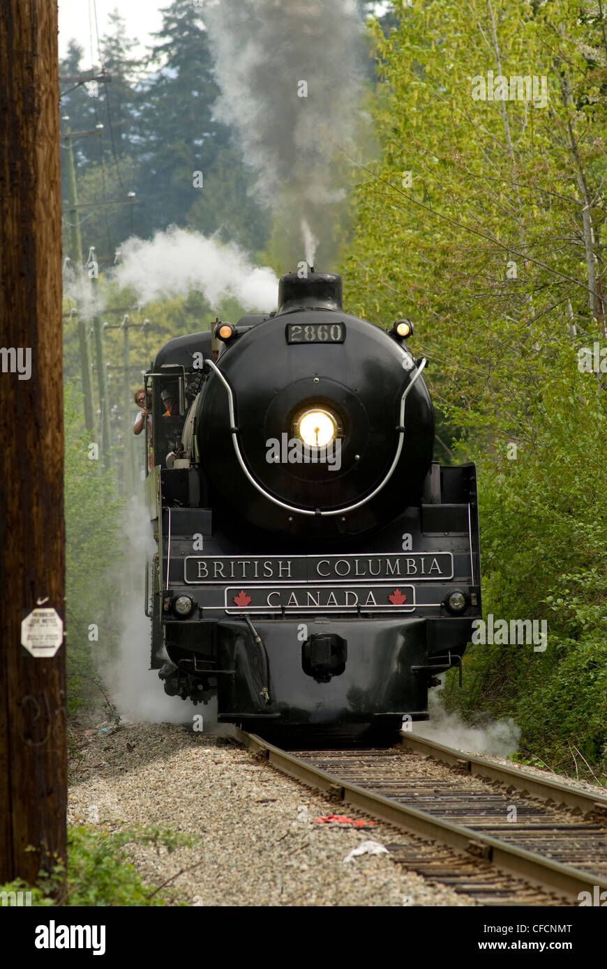 Il Royal Hudson, 2860 si inerpica su per la collina di Kennedy attraverso Surrey, BC. Eseguire su un Westcoast al Museo Ferroviario di escursione. Foto Stock