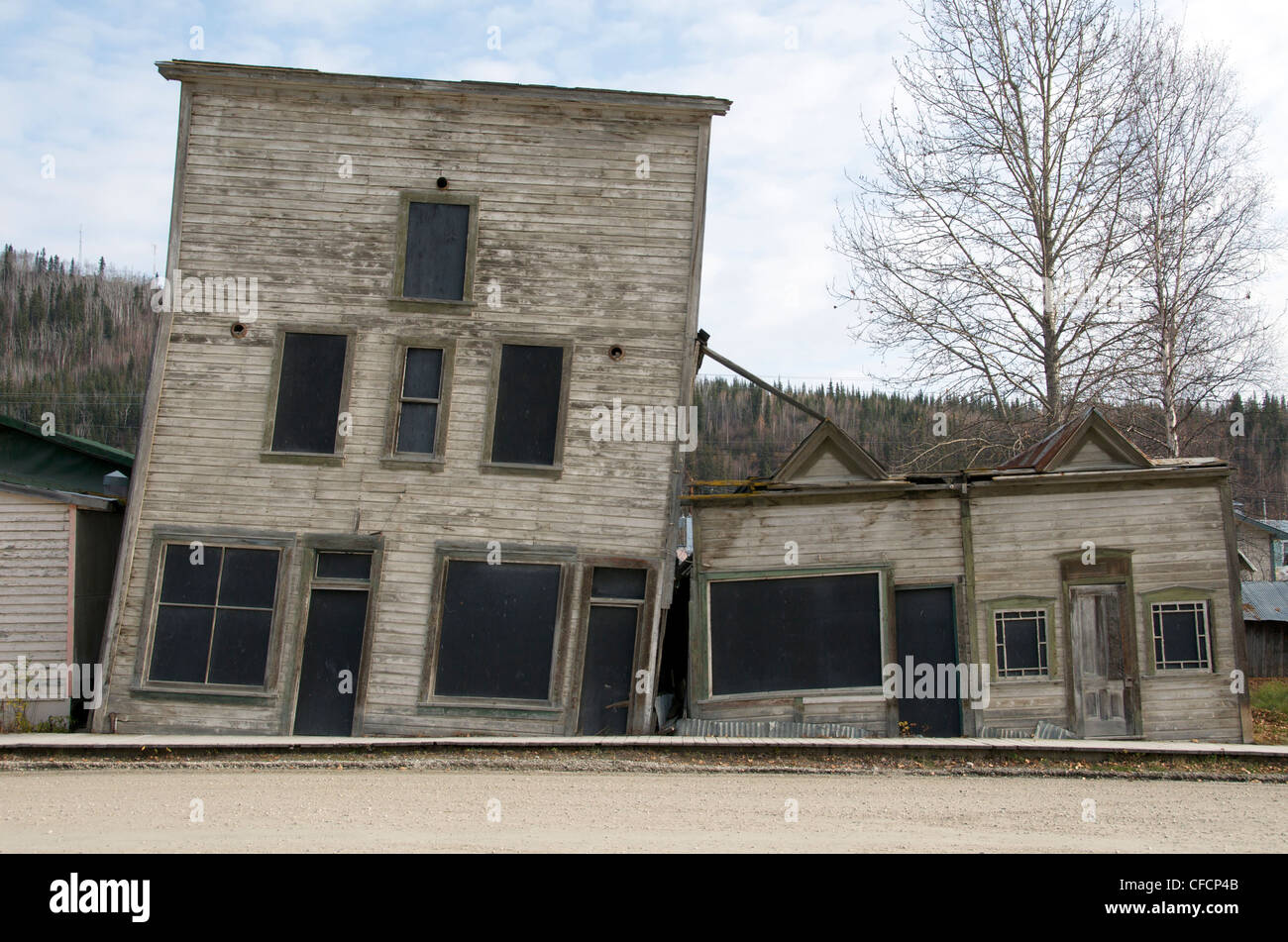 Vacante in vecchi edifici storici dal gold rush era. Dawson City, Yukon, Canada. Foto Stock