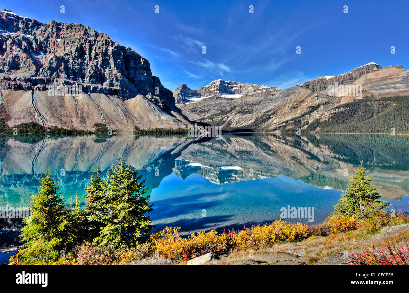 Al Lago Bow, Montagna Crowfoot, il Parco Nazionale di Banff, Alberta ...