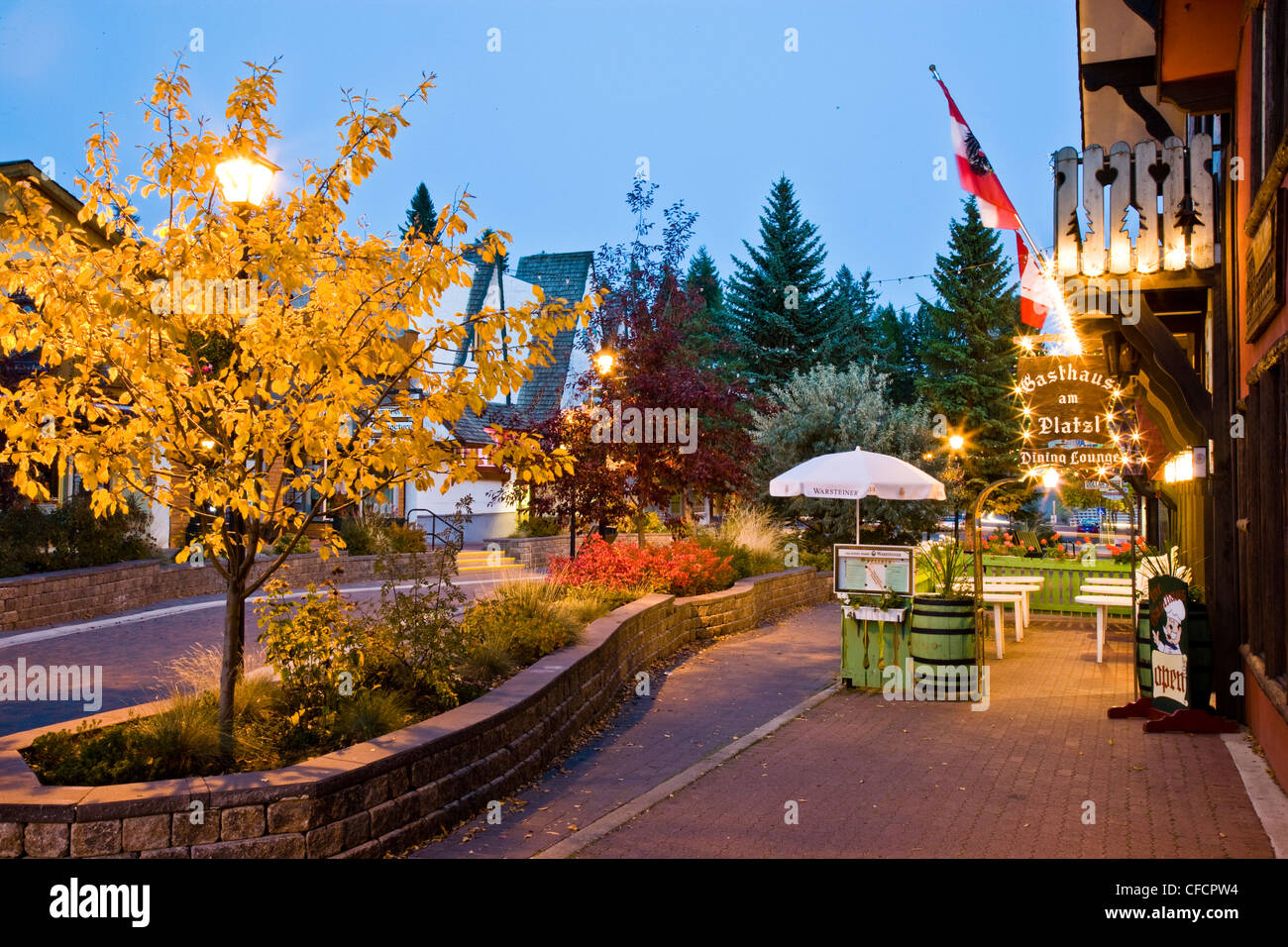 Il Platzl di notte, Kimberley, British Columbia, Canada Foto Stock