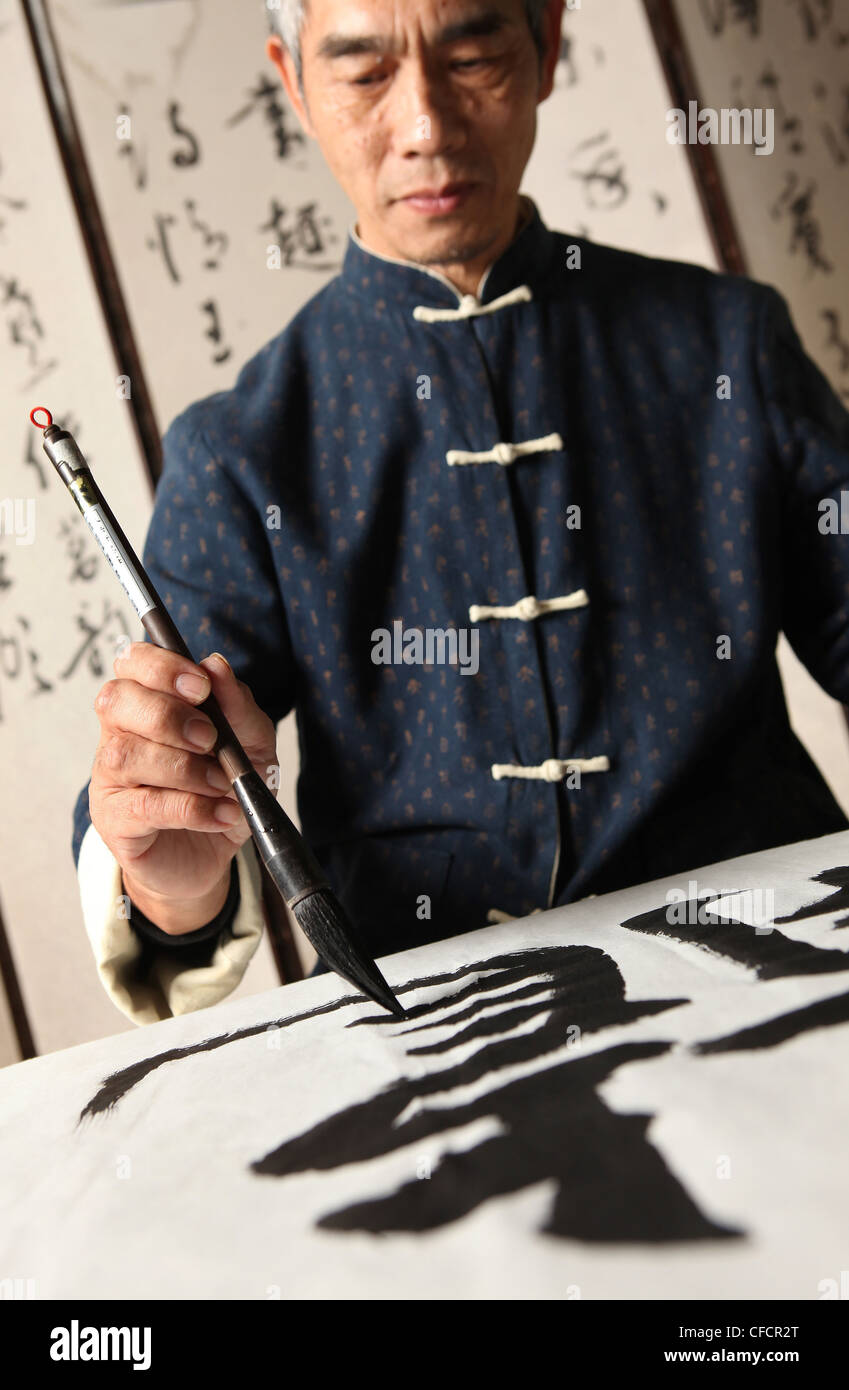 La scrittura la calligrafia cinese, calligrapher Foto Stock