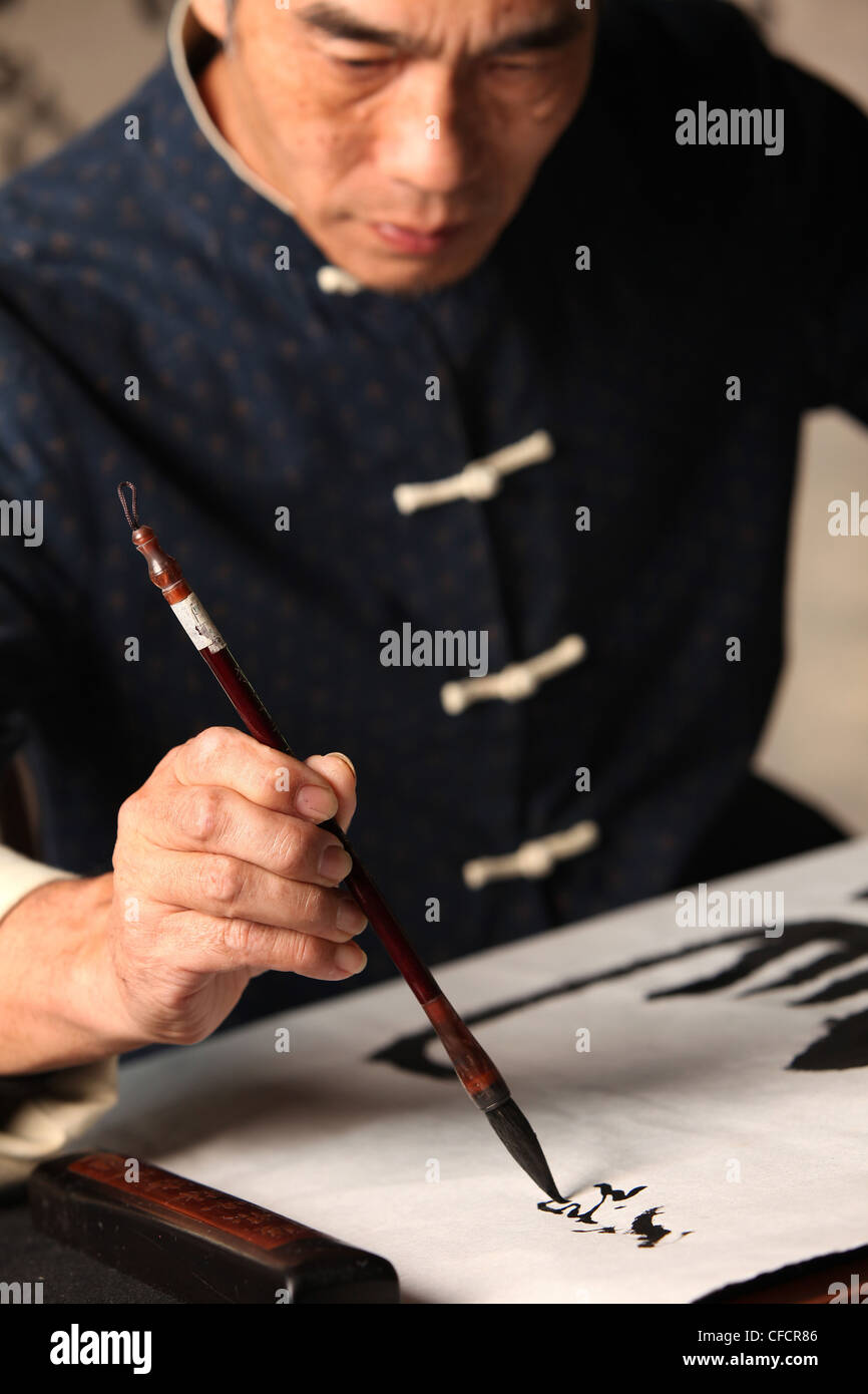 La scrittura la calligrafia cinese, calligrapher Foto Stock