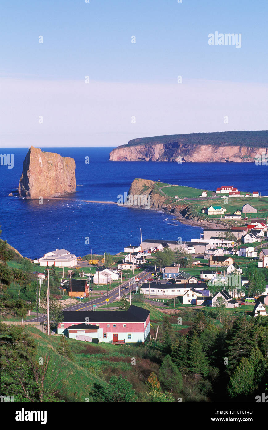 Perce villaggio dal Mount-Sainte-Anne, Gaspe Peninsula, Quebec, Canada. Foto Stock