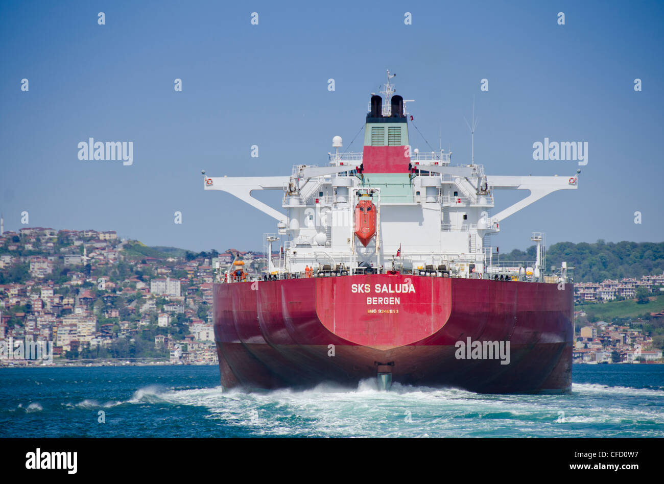 Traffico marittimo lungo il Bosforo, Istanbul, Turchia Foto Stock