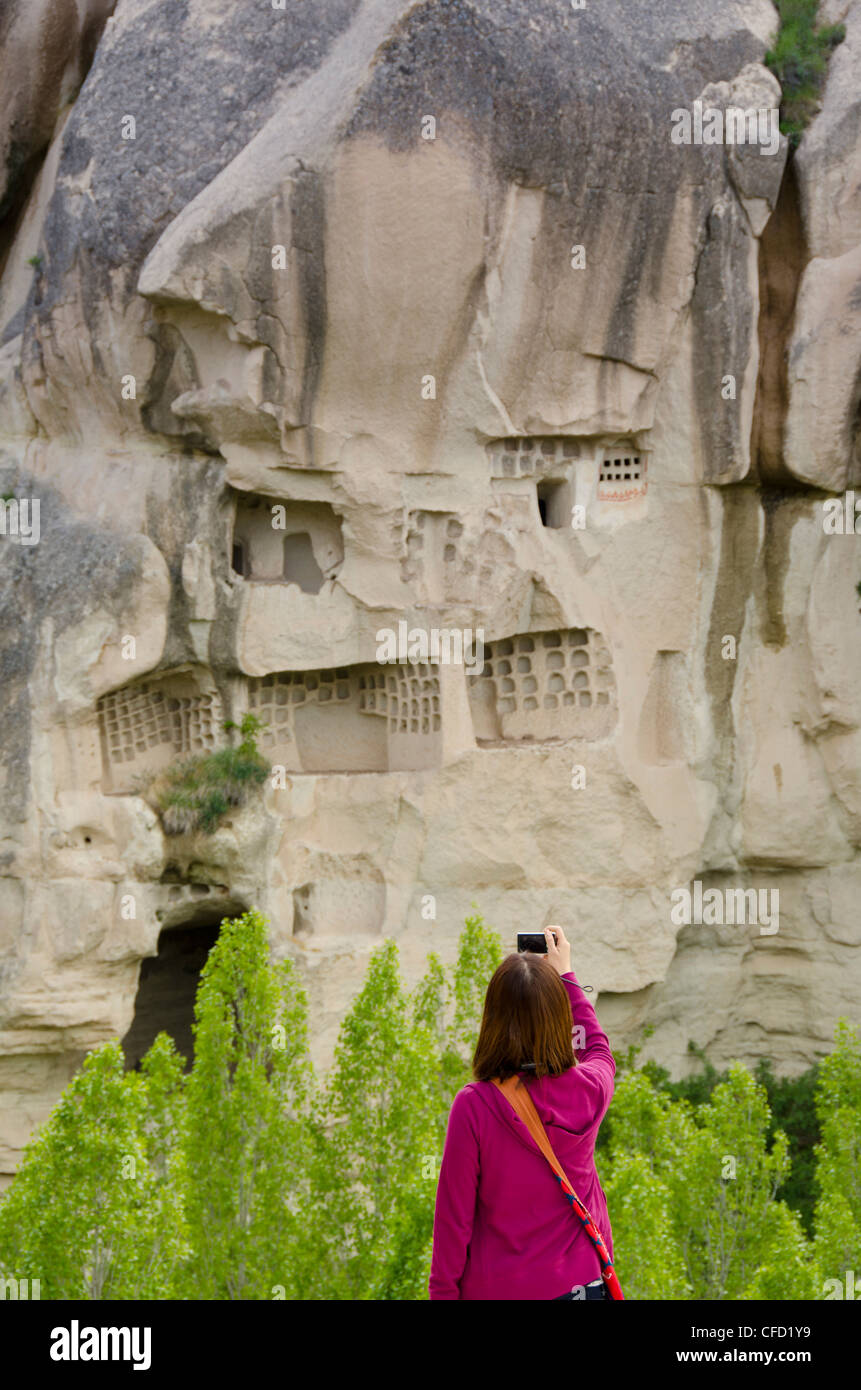 Fotografie turistiche, Goreme Open-Air Museum, Cappadocia, anche Capadocia, Anatolia centrale, in gran parte nella provincia di Nevşehir, Turchia Foto Stock