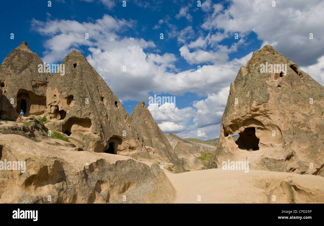 Grotta abitazione in Cappadocia, anche Capadocia, Anatolia centrale, in gran parte nella provincia di Nevşehir, Turchia Foto Stock