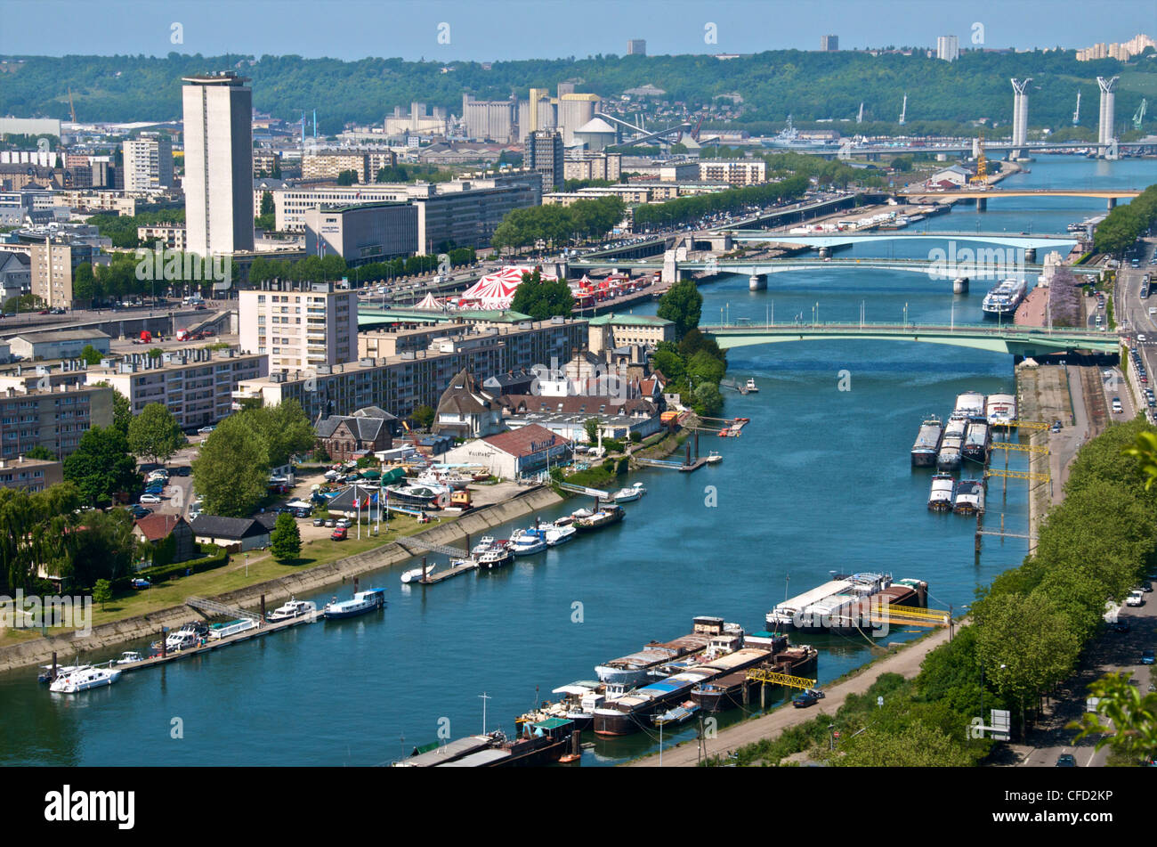 Panorama, con Lacroix Isola, Senna, ponti e barche, visto da St. Catherine montagna, Rouen, in Normandia, Francia, Europa Foto Stock