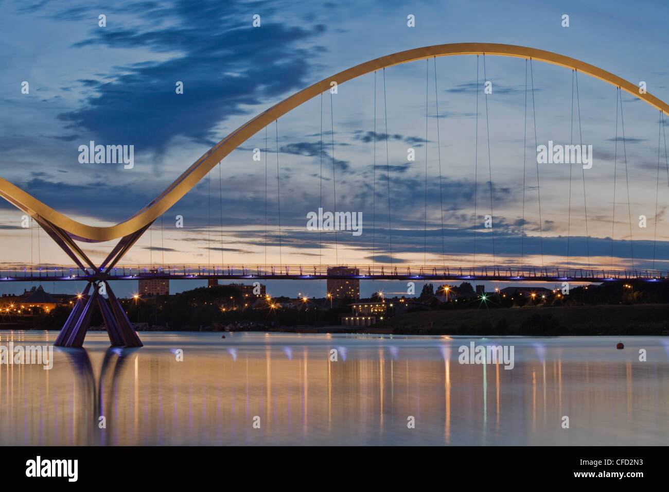 Infinito ponte, costruito nel 2009, oltre il Fiume Tees, Stockton-on-Tees, County Durham, England, Regno Unito, Europa Foto Stock