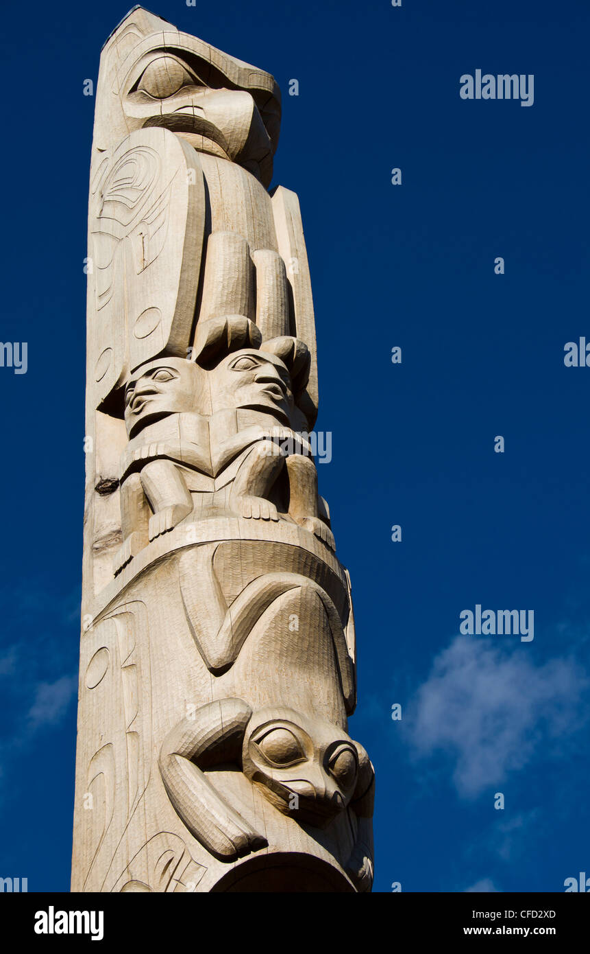 Il Totem Pole a Whistler Hilton, British Columbia, Canada Foto Stock
