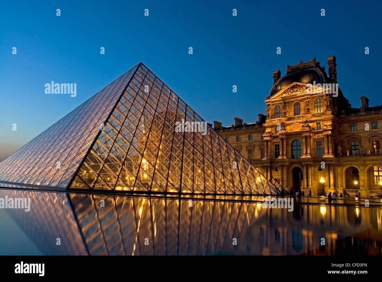 Il Louvre al tramonto, Parigi, Francia Foto Stock