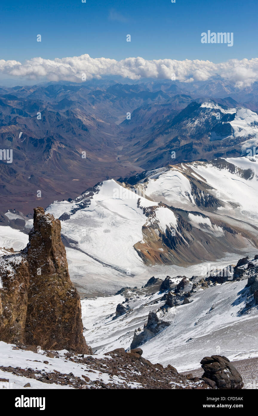 Vista dall'Aconcagua 6962m, il picco più alto in Sud America, Parco Aconcagua, montagne delle Ande, Argentina, Sud America Foto Stock