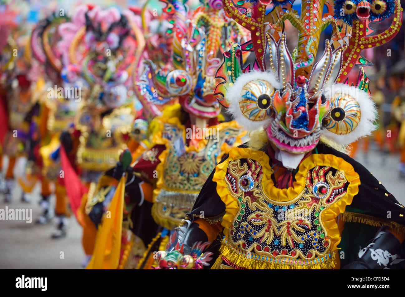 Gli artisti interpreti o esecutori mascherato in una sfilata di carnevale di Oruro, Oruro, Bolivia, Sud America Foto Stock