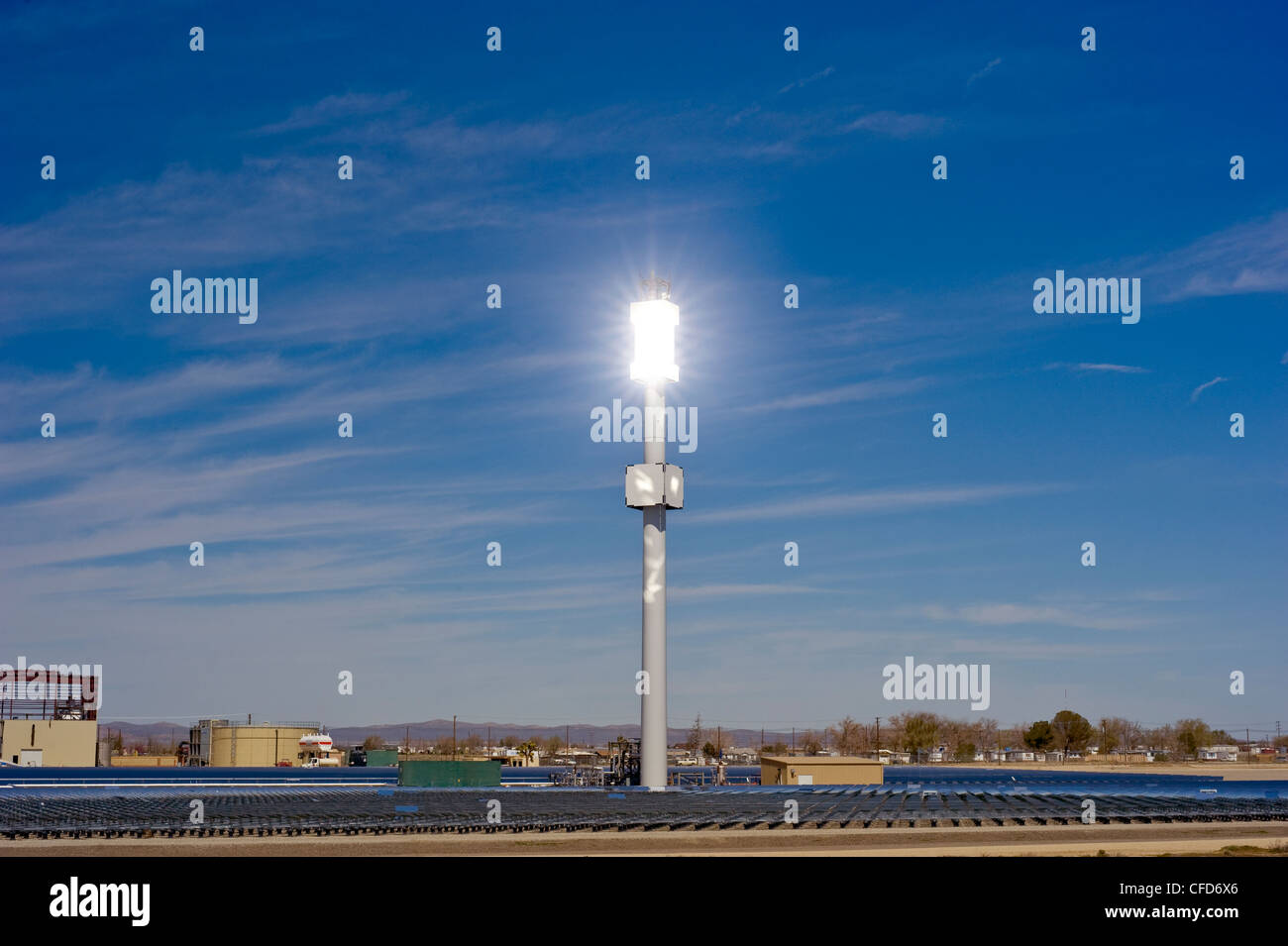 Sierra Sun Tower. 5 MW di energia solare termica impianto di alimentazione in Lancaster, California, Stati Uniti d'America. Foto Stock